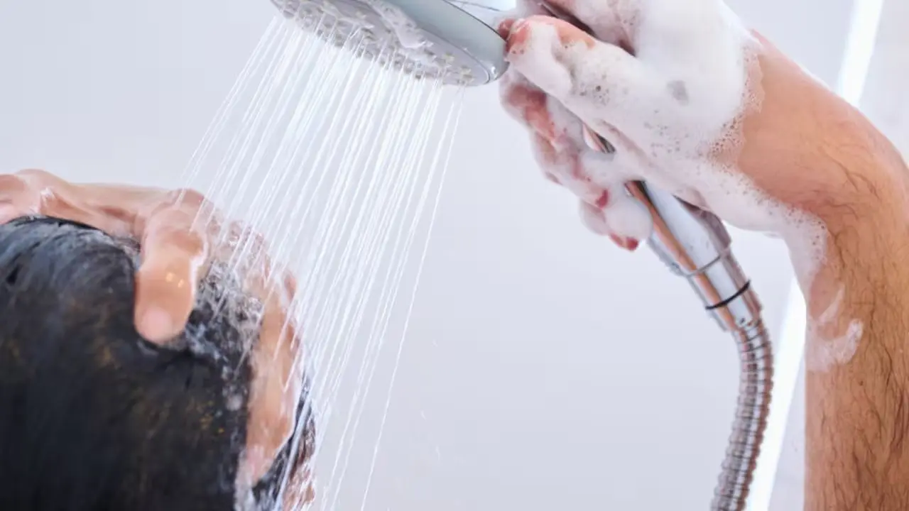 ¿Ducharse con agua fría o con agua caliente después de entrenar? Esto dice una investigación